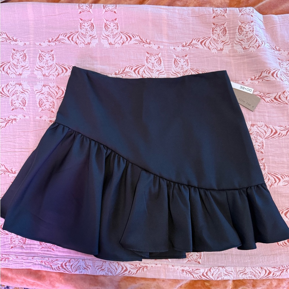 DO+BE Black Asymmetrical Ruffle Skort